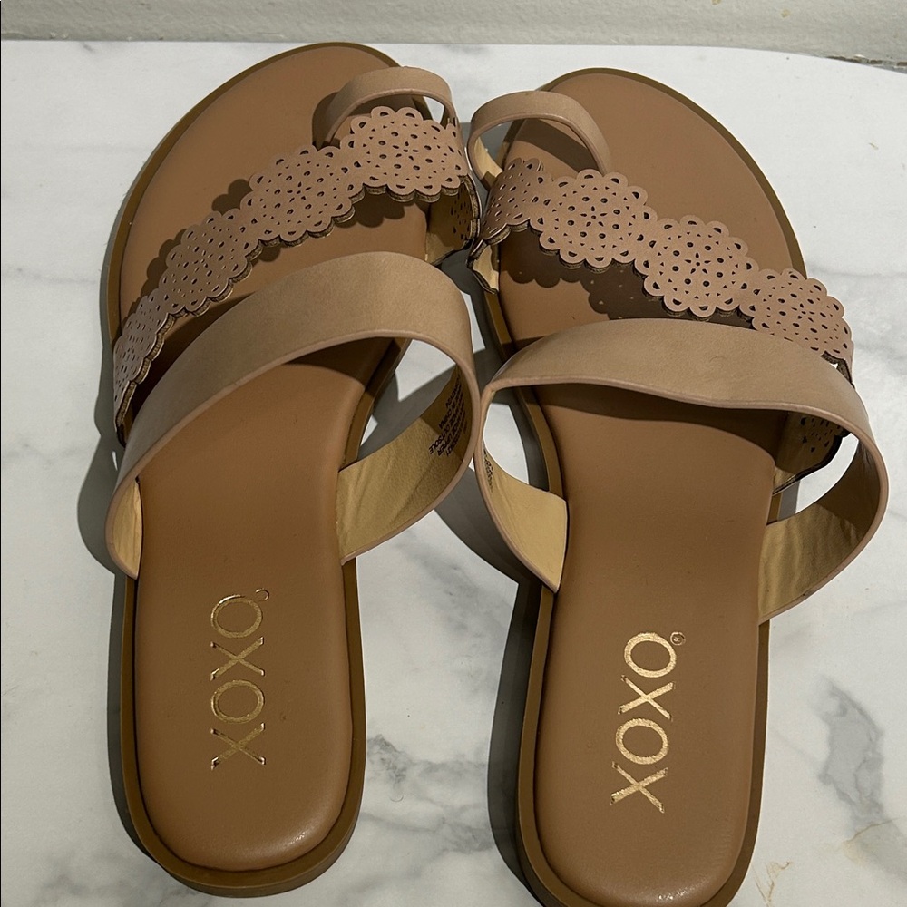 XOXO Women's Brown Scalloped Sandals